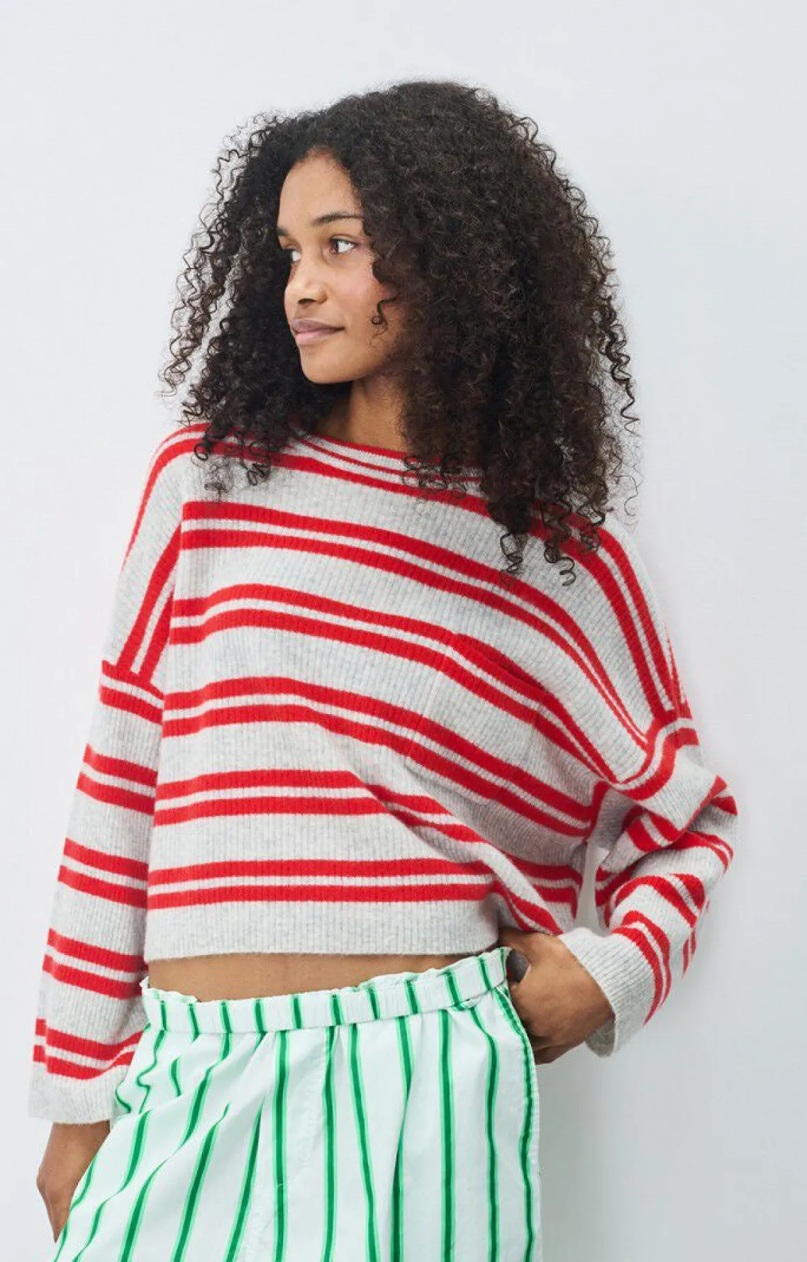 AV Raxow Stripe Knit in Grey, Strawberry