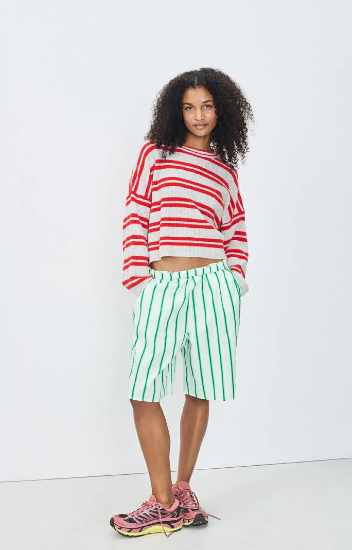 AV Raxow Stripe Knit in Grey, Strawberry