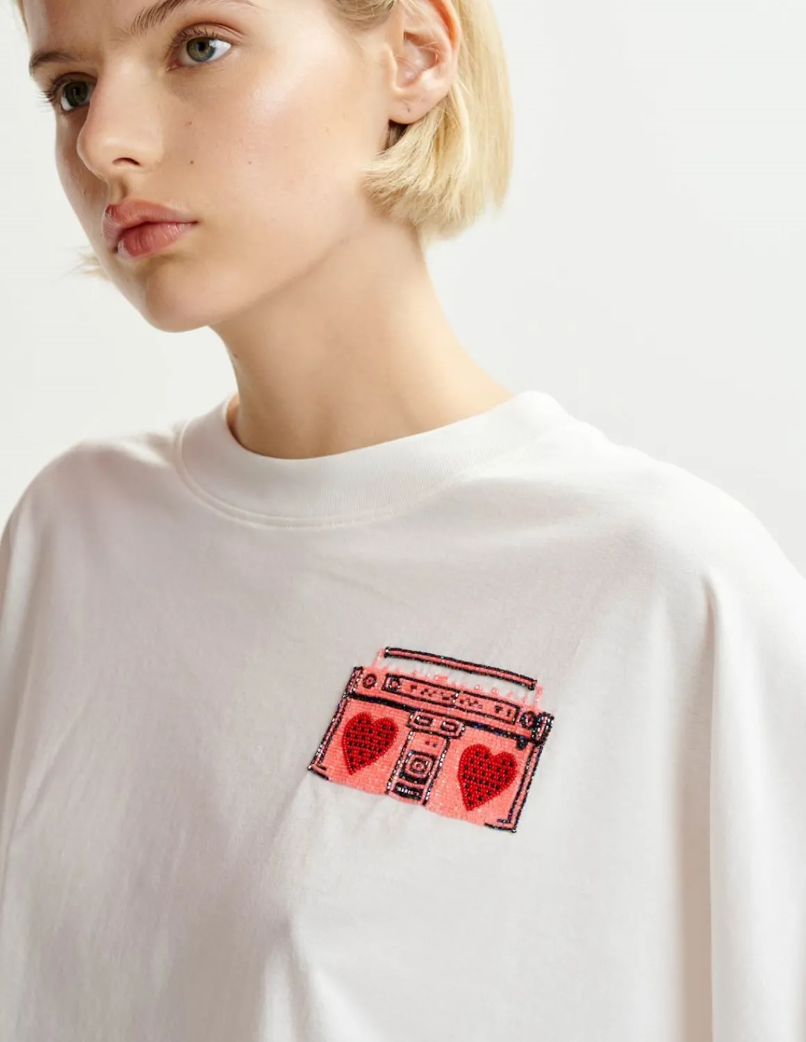 EA Hadio Embroidered Tee in Off White