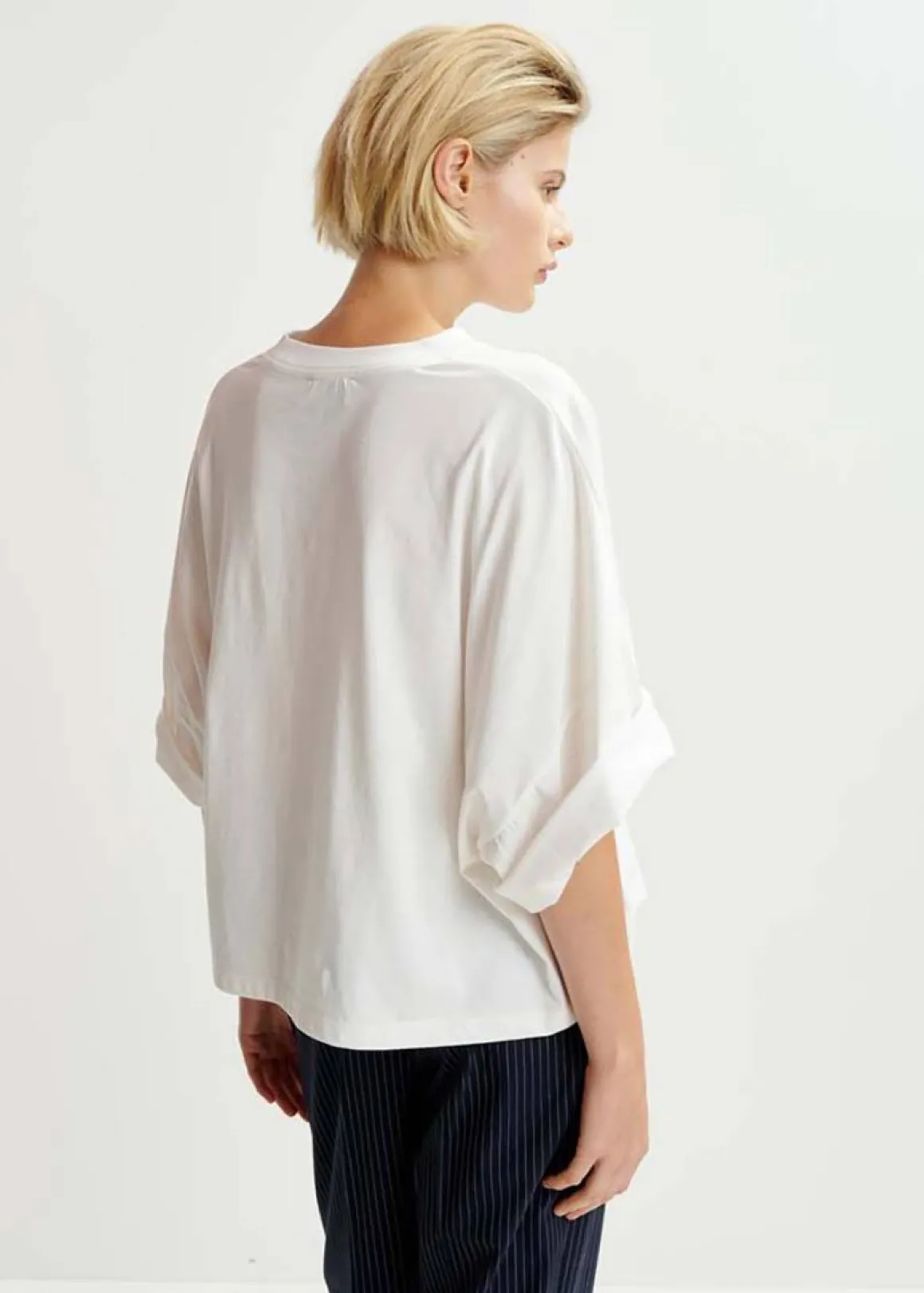 EA Hadio Embroidered Tee in Off White