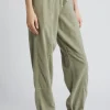 Ru0026B Ultra Featherweight Jordon Pant in Jade