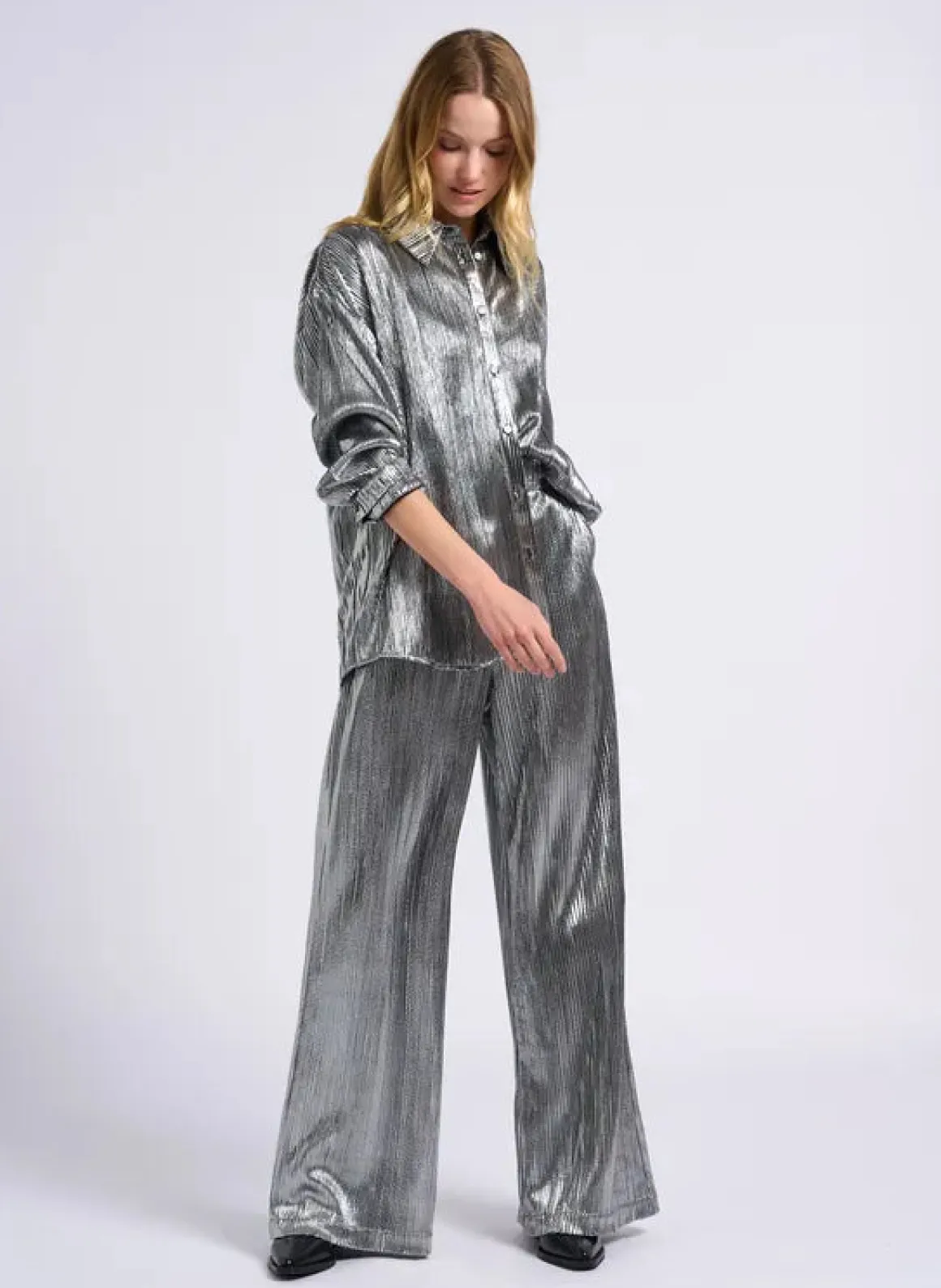 SUNCOO Jill Plisse Trousers in Argent